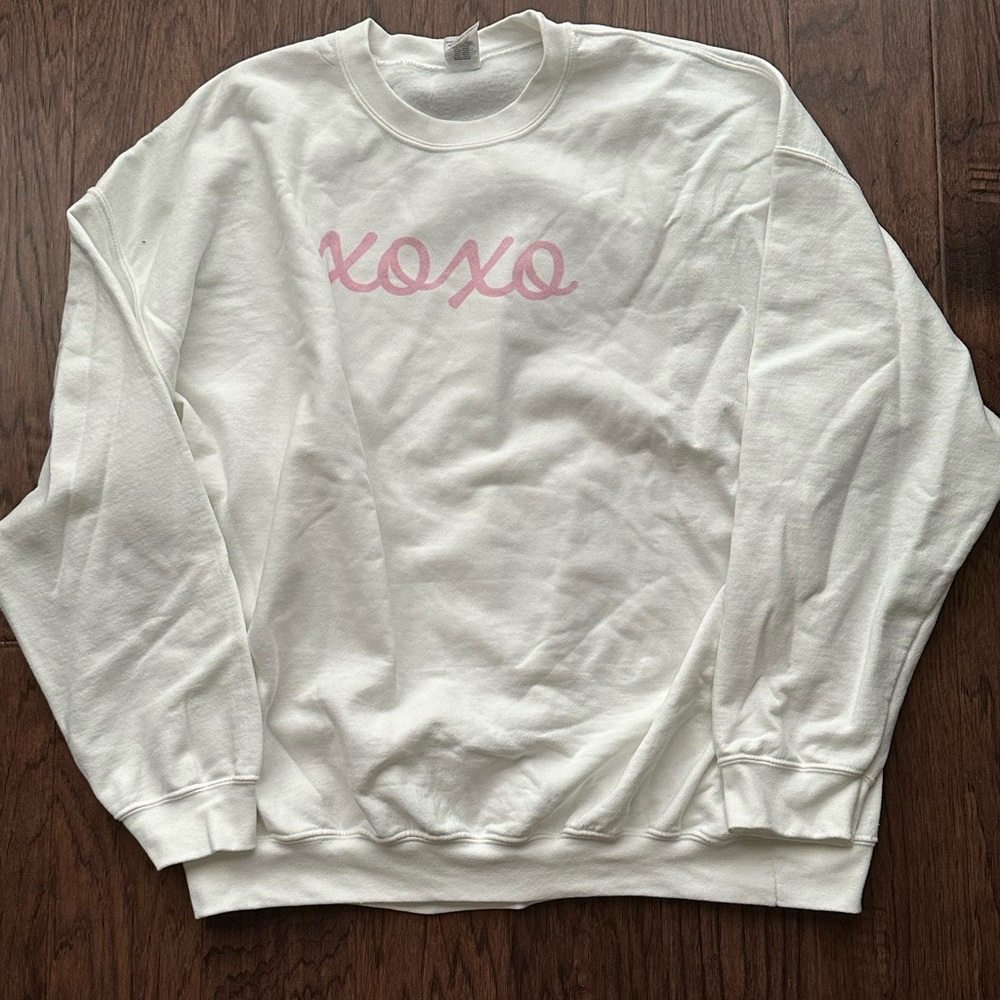 Gildan White and Pink Crew Neck Sweater